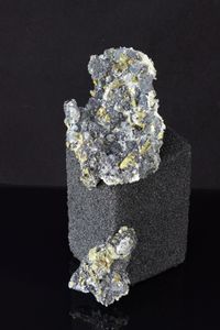 ores and quartz - 17x10x13cm